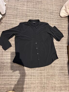 Athleta Women's Urbanite Button-Down Shirt in Black EUC